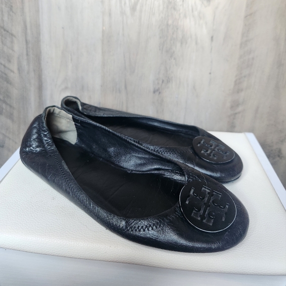 TORY BURCH Black Leather REVA Logo Medallion Ballet Flats Size 9m - Picture 1 of 9